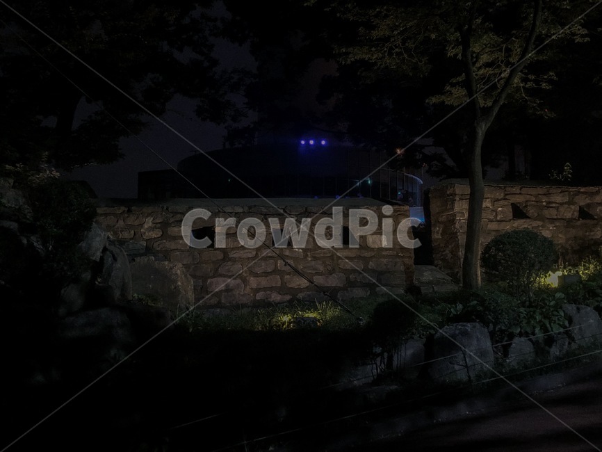 담벼락돌담,서울야경,조명아래담,등산,돌담돌담,야경,밤,풍경,nightscape,night,landscape,walkway,보도,path,통로,wall,벽