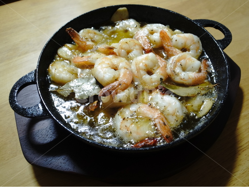감바스,새우,새우요리,올리브오일,gambas,gambasalajillo,마늘,shrimp,oliveoil,garlic,따뜻한요리,음식,요리,food,음식사진,누끼,음식누끼,까수엘라,주물팬,무쇠팬,음식,식재료,요리,food,cook,meal,dishes,food reserves,수산물,해산물,fishery products,seafood,양식,서양음식,서양요리,western food,western dishes,western meal,western cook