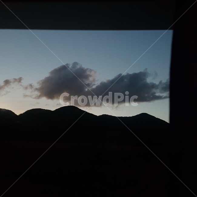구름,산,먹구름,회색,하늘,자연,풍경,nature,landscape,interior design,인테리어 디자인,indoors,옥내,outdoors,옥외,weather,날씨