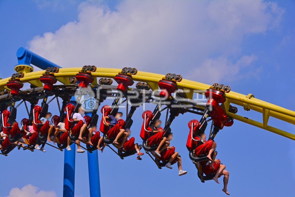 Amusement park,sky,blue sky,orbital train,themepark,Cheongryong Train,clouds,people,amusementpark,Rides,outdoor,Amusement Park,outdoors,joy,childrensgrandpark,Grand Park,leisure,Childrens Grand Park,park