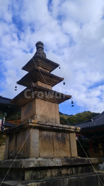 해인사,사찰,정중삼층석탑,석탑,전통,고유,가을,하늘,아름다움,전통미,삼층탑,한국전통,한국문화,korean traditional,korean culture,종교,신앙,religion,belief,faith,건축물,건물외관,exterior,building,structure,architecture,construction