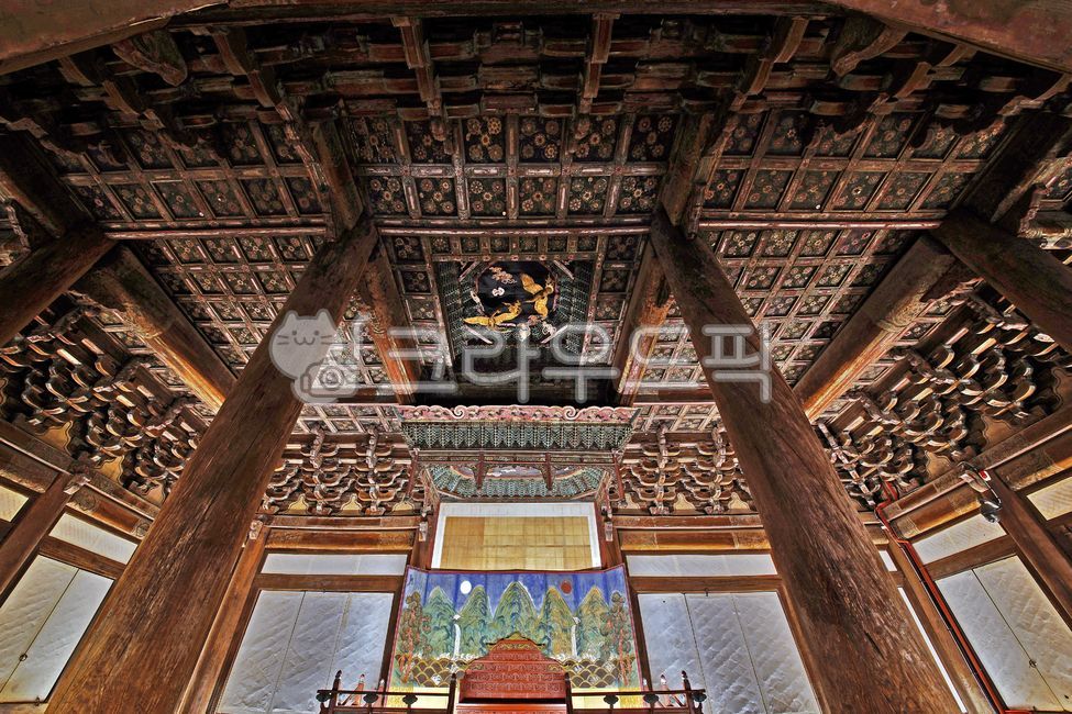 명정전,일월오봉병,어좌,용상,우물천장,창경궁,창경궁야경,용마루