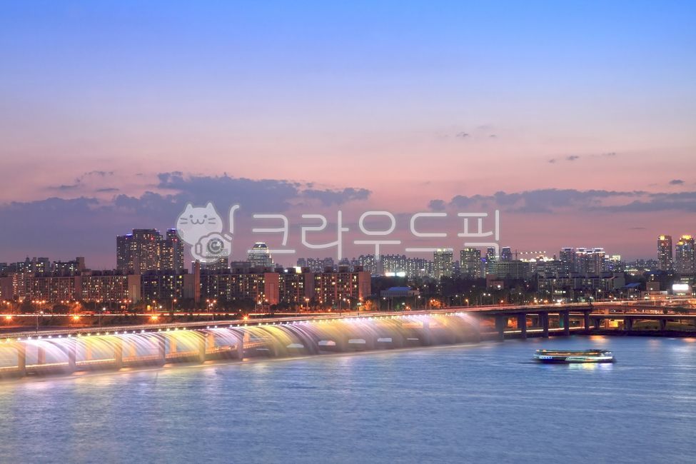 반포대교,한강,강,분수,낙하분수,하늘,배경,백그라운드,노을,야경,풍경,스카이라인,빌딩,도시,도심,유람선,불빛,조명,아파트,잠수교,반포,용산,용산구,서울,한국