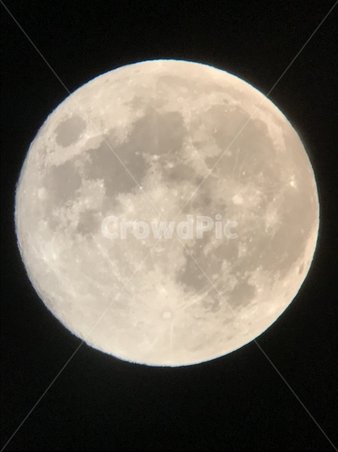 만달,보름달,보름,달,슈퍼문,야경,밤,풍경,nightscape,night,landscape,astronomy,천문학,universe,우주,outdoors,옥외,nature,자연,moon,outer space,대기권 밖
