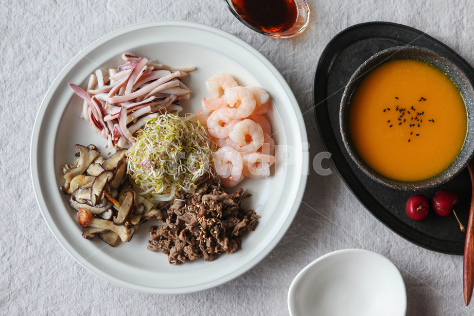 칵테일새우,새우,불고기,새싹,샐러드,젓가락,호박죽,단호박죽,죽,음식,식재료,요리,food,cook,meal,dishes,food reserves,한식,한국음식,한국요리,korean food,korean dishes,korean meal,korean cook