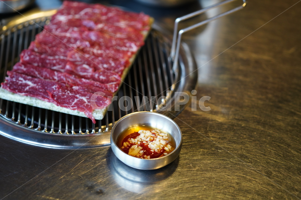 음식,육사시미,먹거리,안주,소고기,한우,육류,육식,컬러,레드,한식,식사,술자리,색감,푸드,음식,식재료,요리,food,cook,meal,dishes,food reserves,육류,고기,meat