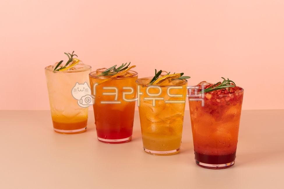 레몬주스,오렌지주스,딸기주스,주스,음식,손,제조,레드,cocktail,칵테일,beverage,음료,허브,soda,herbs,alcohol,탄산음료,mojito