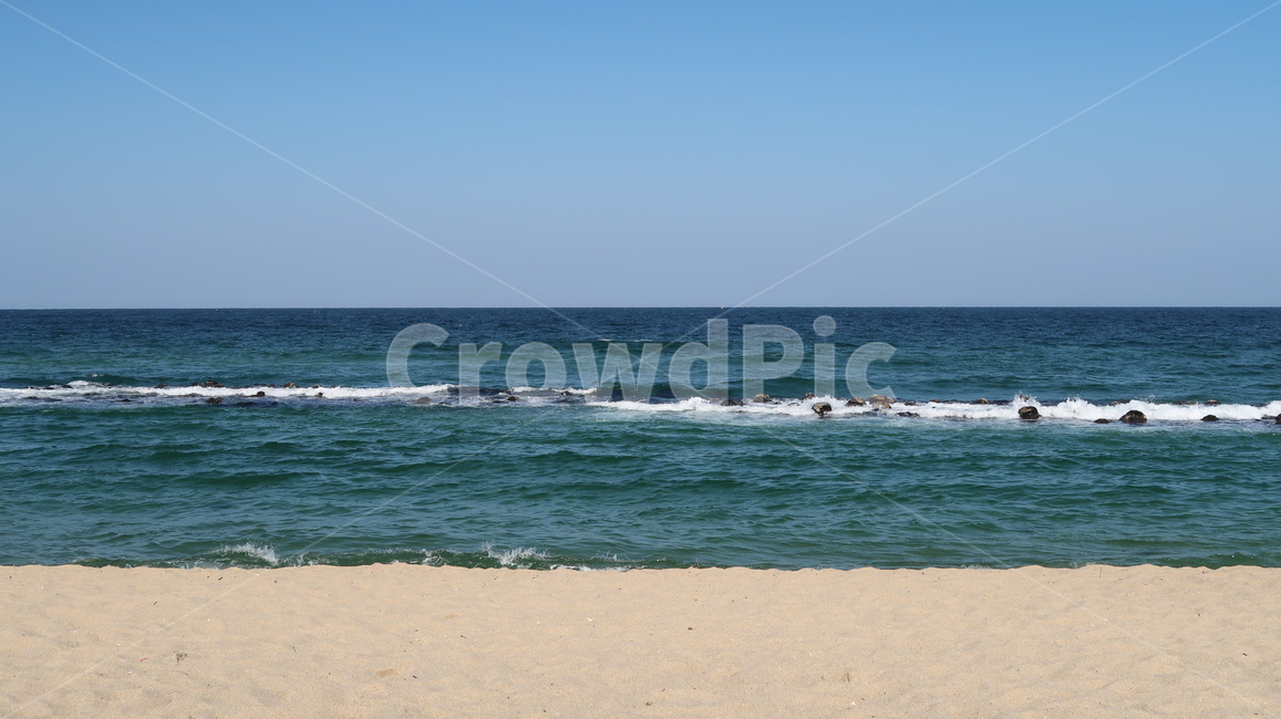 바다,파도,wave,sea,ocean,밝은,자연,nature,흙,soil,하늘,sky,파랑색,blue,수평,모래,돌,바닷바람,겨울바다,동해,해변,바다,beach,sea