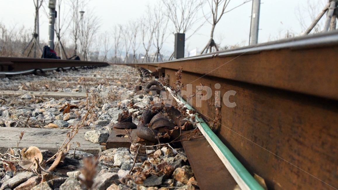 철길,겨울,배경,앙상,추위,교통,교통수단,traffic,transportation,rail,레일,train track,기찻길,railway,철도,rubble,파편