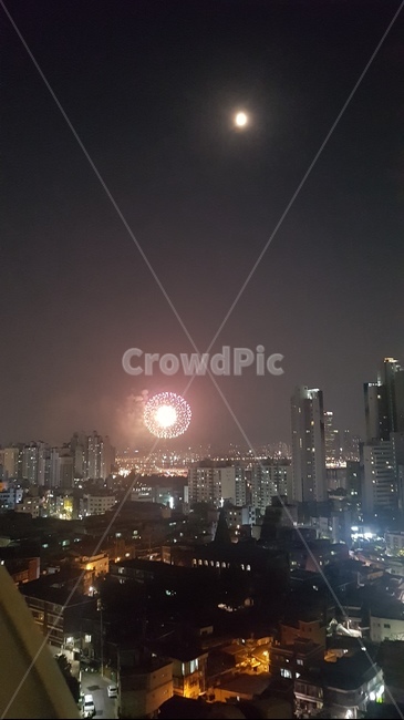 달,불꽃놀이,야경,밤,하늘,불빛,moon,nightview,sky,fireworks,야경,밤,풍경,nightscape,night,landscape,nature,자연,outdoors,옥외