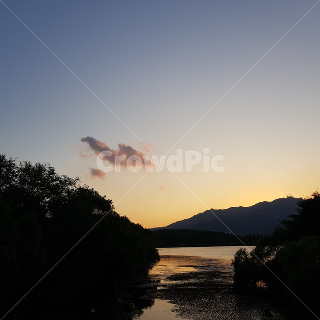 호수,하늘,구름,노을,산,sunset,저녁하늘,오후시간,물,잔잔한,고요한