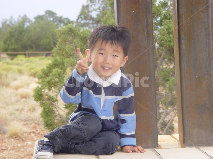 smile,미소,cute,귀여움,승리,victory,사람,인물,인간,human,person,어린이,어린아이,child,children,kid