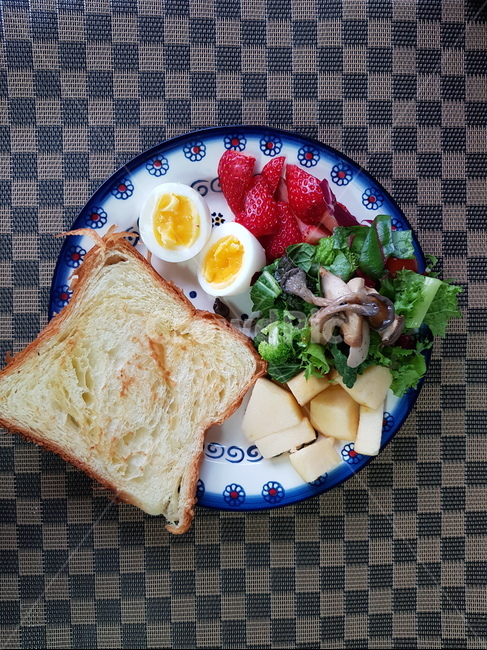 plating,eggs,salad,dining,toast,Western food,Brunch,healthy food,diet,cooking,breakfast