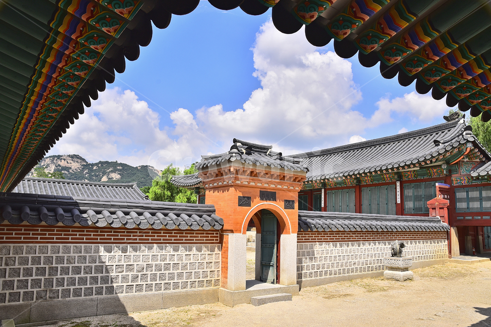 한국전통,고궁,경복궁,서울,traditional,korean,palace,building,structure,ancientpalace,gyeongbokgungpalace,house,background,pattern,단청,궁궐,조선시대,명소,하늘,구름,청명함,건물,건축물,패턴,배경,백그라운드,바탕,출입문,맑은날