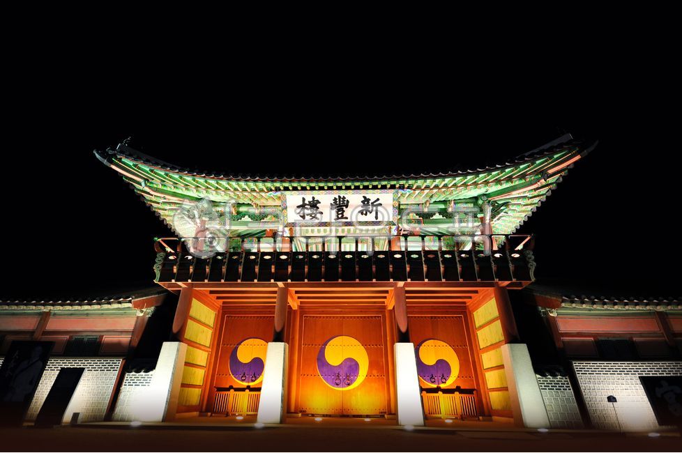 수원,화성행궁,신풍루,문화재,야경,한국전통,건축물,기와,문화,유적,밤,관광지,정조,태극문양,태극