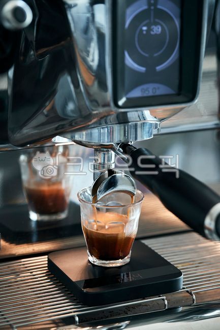 espresso,Coffee restaurant,Single origin espresso,coffeemachine,Espresso,singleorigin,esproso machine,scale,coffee beans,cafe,Specialty Single Origin,Single origin,specialtycoffee,coffee roasting,Espresso extraction,coffee machine