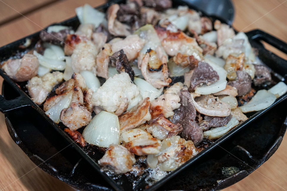 곱창,막창,고기,불판,술안주,볶음,음식,식재료,요리,food,cook,meal,dishes,food reserves,육류,고기,meat,한식,한국음식,한국요리,korean food,korean dishes,korean meal,korean cook