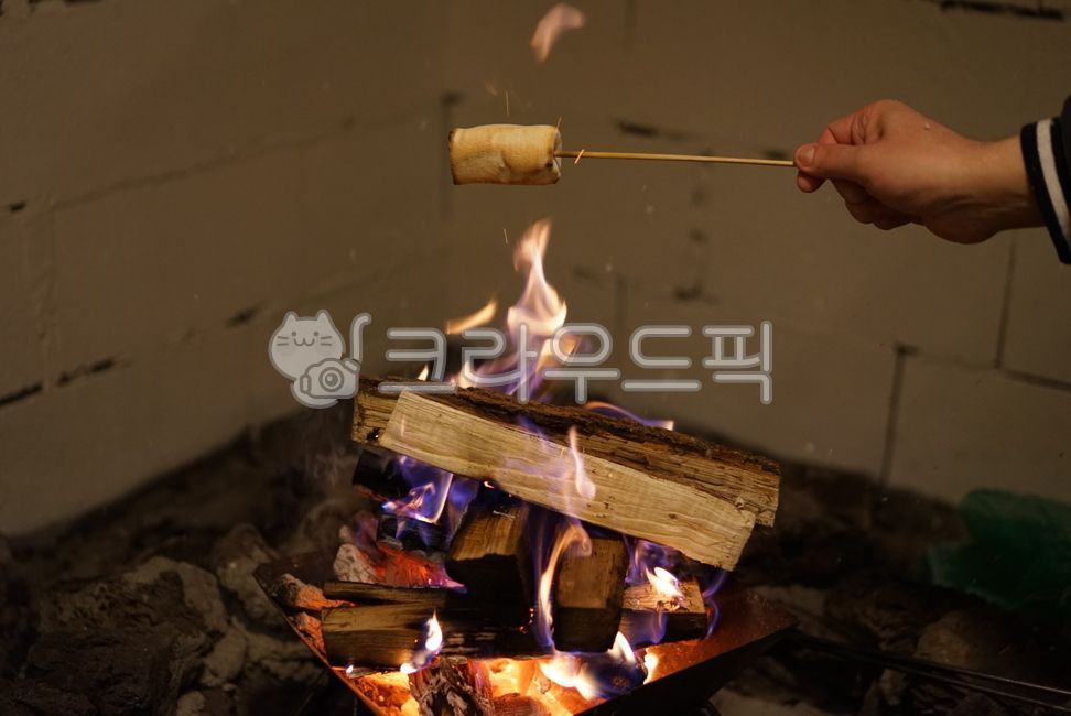 camping,marshmallow,fire,fire hole,camping cooking,campfire,Camping