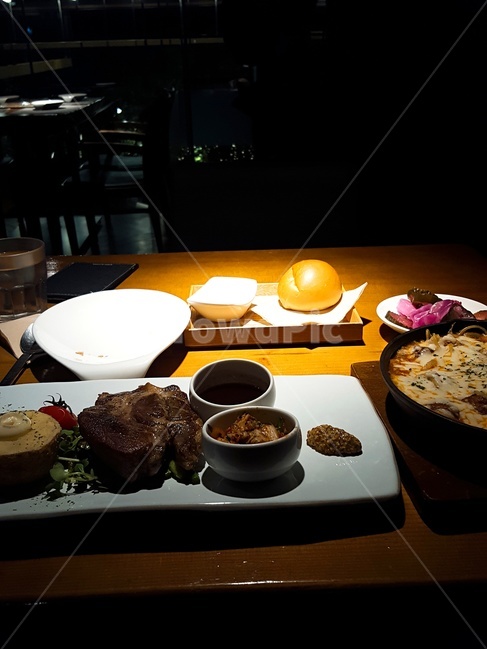 빵,음식,고기,파스타,레스토랑,식사,음식,식재료,요리,food,cook,meal,dishes,food reserves,양식,서양음식,서양요리,western food,western dishes,western meal,western cook