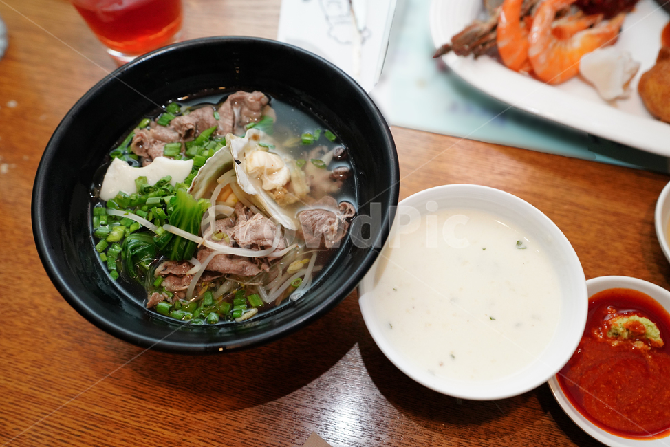 샤브샤브,국수,국물,고기,육류,가리비,먹방,그릇,먹거리,면요리,식사,푸드,음식,음식,식재료,요리,food,cook,meal,dishes,food reserves