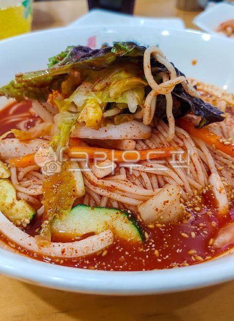 meal,식사,food,음식,bowl,그릇,국수,비빔국수