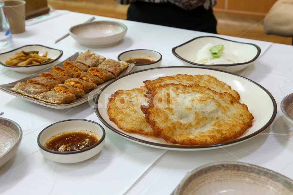 원대리,한국,음식,감자전,전병,전통,막국수,음식,식재료,요리,food,cook,meal,dishes,food reserves,한식,한국음식,한국요리,korean food,korean dishes,korean meal,korean cook