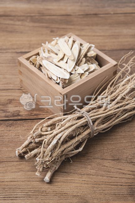 황기,황기뿌리,한약재,약재,한약,식재료,음식,식품