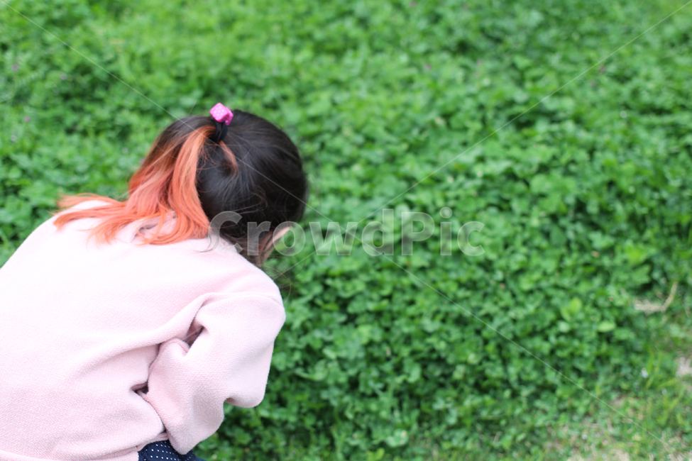 여자아이,빨간머리,관찰,세잎크로버,자연관찰,어린이,어린아이,child,children,kid
