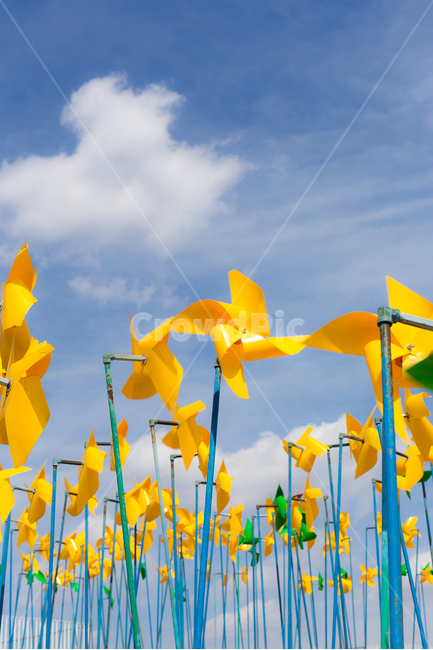 바람개비,하늘,풍경,공원,배경화면,pinwheel,구름,자연,풍경,nature,landscape,감성,sensible,feeling,사물,물건,오브젝트,thing,object,matter