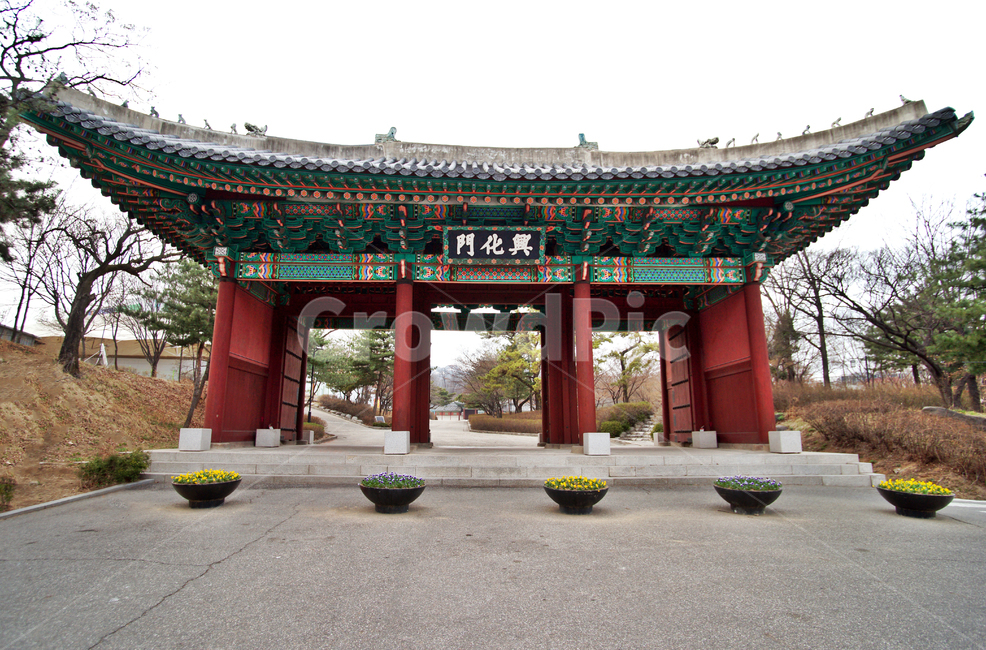 흥화문,정문,동문,경희궁,대궐,서궐,경덕궁,조선시대,종로구,고건축,출입문,한국전통,한국문화,korean traditional,korean culture,랜드마크,landmark,tourist attraction,한국랜드마크,한국관광지,한국명소,korea landmark,korea tourist attraction,건축물,건물외관,exterior,building,structure,architecture,construction