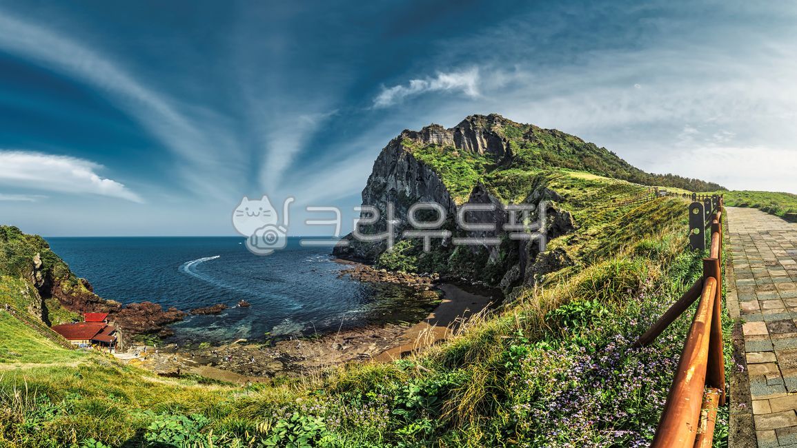 제주도,성산일출봉,서귀포시,산책로,해변,바닷가,보트,수평선,하늘,구름,잔디,풀밭,식물,파노라마,풀,nature,자연,promontory,곶,outdoors,옥외,sea,바다,water,물,ocean,대양,햇빛,관광지
