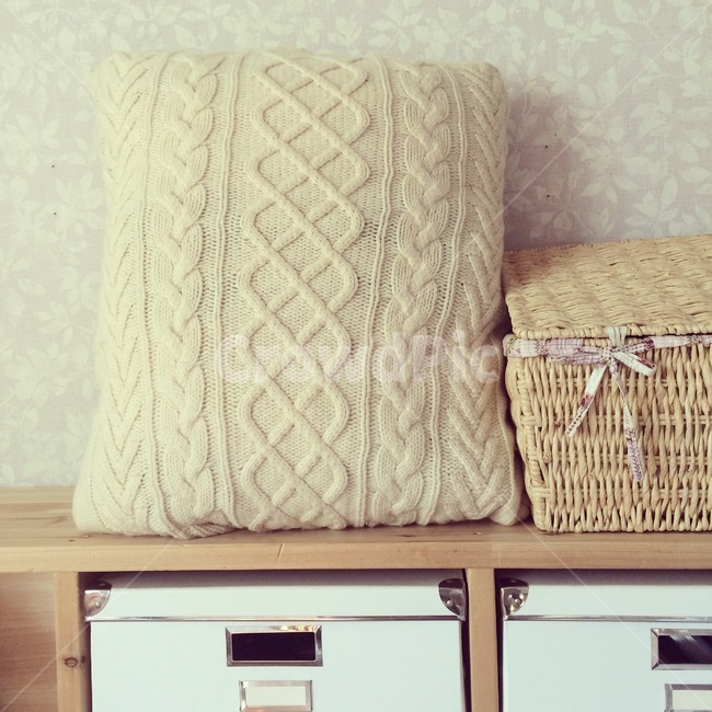 자연주의,인테리어,소품,따스한느낌,바구니,wood,interior,나무,아이보리,ivory,수납,거실,koreahome,homeinterior,니트,knit,cushion,white,니트쿠션,옥수수바구니,homedeco,comfortable,사물,물건,오브젝트,thing,object,matter