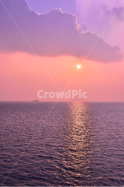 일출,일몰,석양,노을,황혼,sunset,풍경,야외,바다,해질무렵,해질녘,태양,해,물결,분위기,바닷가,배,구름,빛내림,nature,자연,outdoors,옥외,sky,하늘,sunlight,햇빛,색깔,색상,색채,색감,color sense,color sensitivity,feeling of color