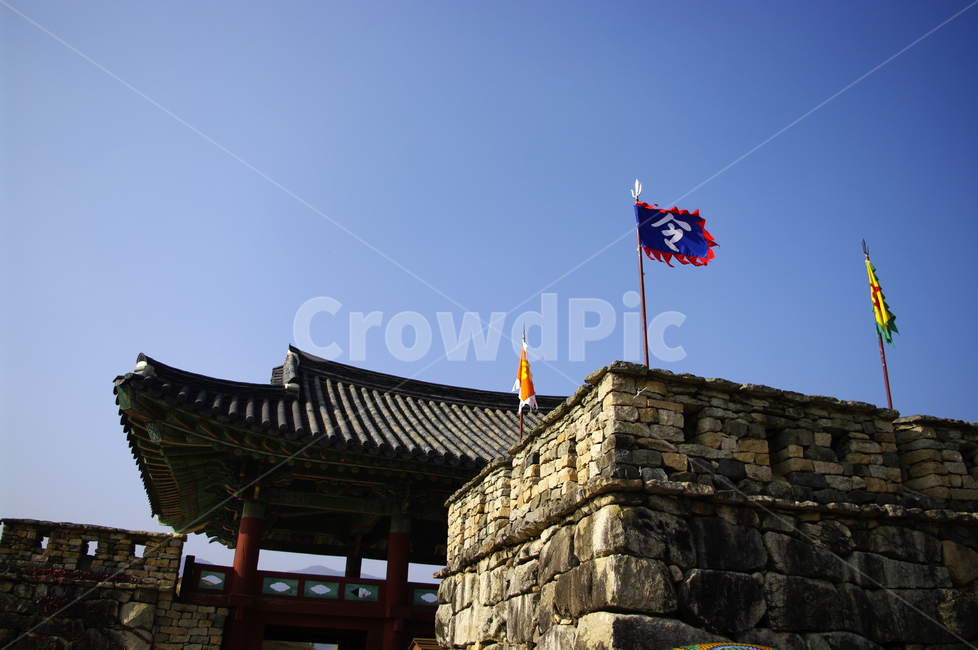 읍성,성곽,문,낙안읍성,깃발,기와지붕,한국,한국전통,한국문화,korean traditional,korean culture,건축물,건물외관,exterior,building,structure,architecture,construction
