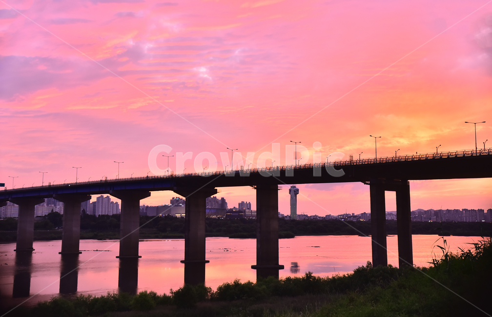 노을,석양,대교,한강,강물,sunset,해질무렵,저녁노을,풍경,bridge,background,배경,바탕,백그라운드,분홍색,핑크색,pink,색감,감성,분위기,feeling,다리,building,건물,water,물,waterfront,워터프론트,건축물,건물외관,exterior,building,structure,architecture,construction