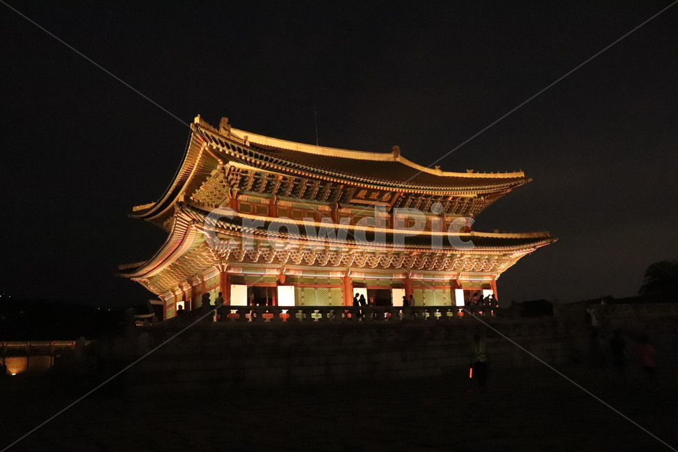 한국,경복궁,야간,야간개장,밤,풍경,전통,기와,건축물,nightscape,landmark,seoul,korea,night,architecture,tradition,gyeongbokgungpalace,야경,밤,풍경,nightscape,night,landscape,한국전통,한국문화,korean traditional,korean culture,랜드마크,landmark,tourist attraction,한국랜드마크,한국관광지,한국명소,korea landmark,korea tourist attraction,shrine,신사,pagoda,탑,building,건물,worship,예배