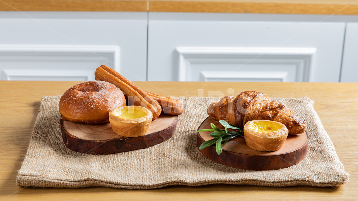 Sweet red bean bread,tablecloth,Meal,inside,interior,hungry,modern,coffee cup,neat,kitchen,table,Woodenware,bread,green,tree,equipment,leaf,delicious,food,Lunch,Tray,pastry,White,mug cup,brunch,coffee,organized,breakfast,sweet
