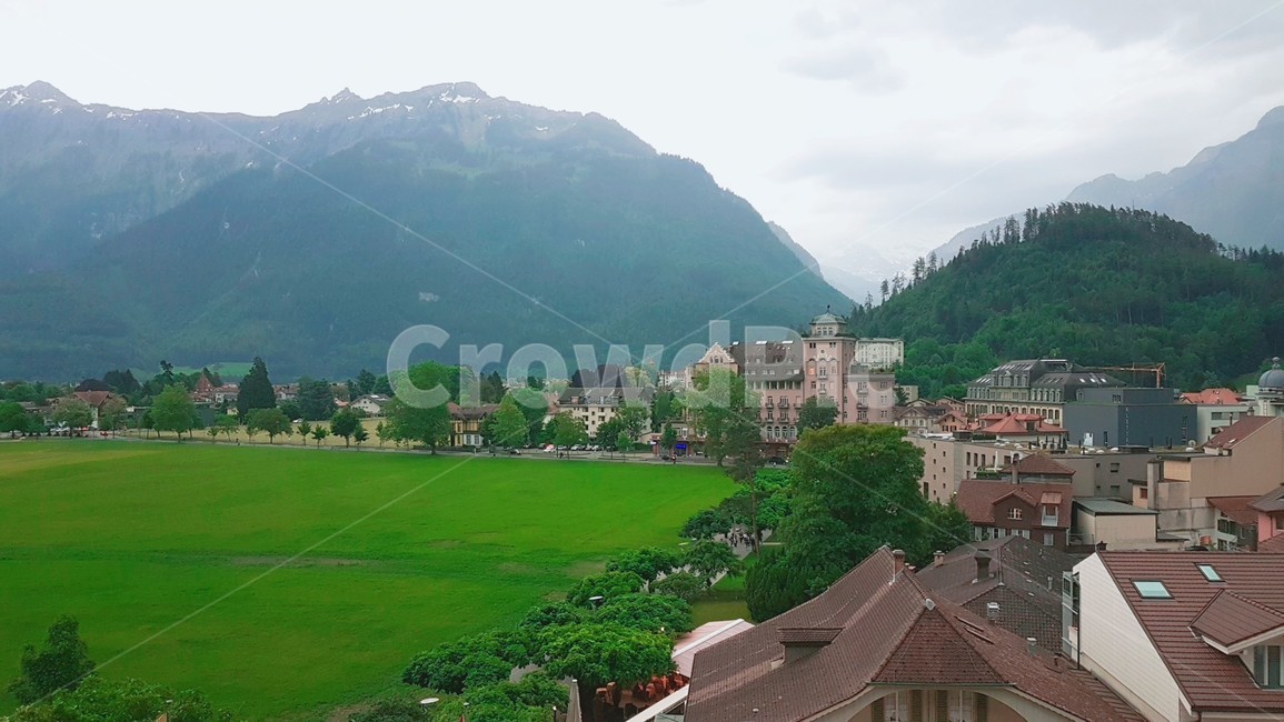 roof,지붕,스위스,switzerland,인터라켄,interlaken,잔디광장,광장,grass,landscape,scenery,경치,풍경,산,mountain,마을,전원생활,평화로운,peaceful,village,고전적인,주택,도시,풍경,city,landscape,해외,외국,세계,foreign,oversea,world,세계도시풍경,해외도시풍경,외국도시풍경,world cityscape