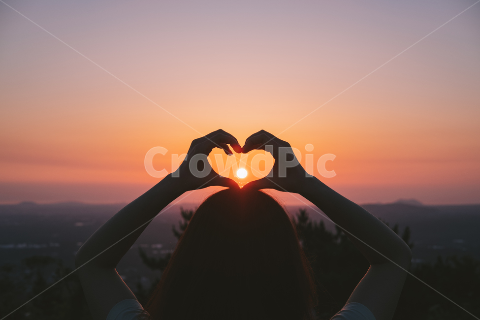 노을,석양,하트,사랑,하늘,감성,sunset,태양,전망,풍경,경치,붉은,아늑한,heart,자연,풍경,nature,landscape,사람,인물,인간,human,person,신체일부,몸,body,감정표현,기분,feeling,emotion,감성,sensible,색깔,색상,색채,색감,color sense,color sensitivity,feeling of color,light,빛,flare,플레어