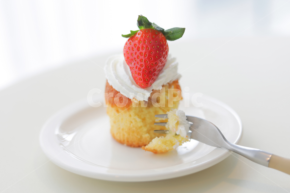 딸기디저트,딸기케이크,딸기치즈케이크,dessert,food,strawberry,크림,생크림,빵,브런치,bread,brunch,dishes,meal,음식,디저트,간식,후식,dessert,snack