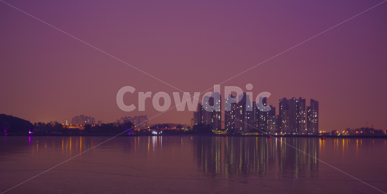 겨울,계절,호수,얼음판,얼음,건물,여명,풍경,야경,밤,풍경,nightscape,night,landscape,도시,city,nature,자연,outdoors,옥외