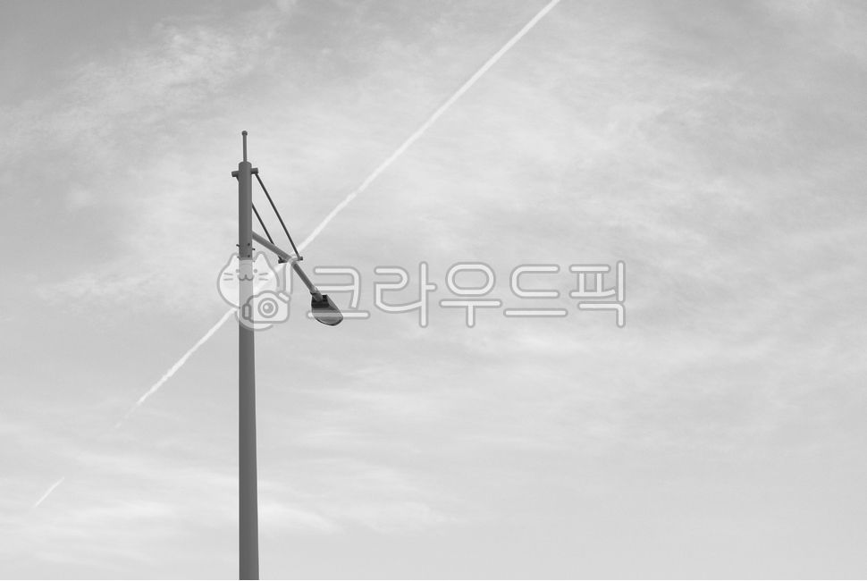 가로등,하늘,오브젝트,조명,심플,깔끔,단순,깨끗함,흑백,램프포스트,lamppost