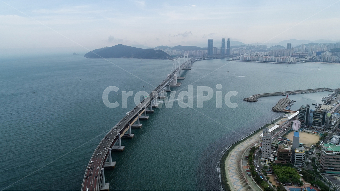 Yonghodong,Gwangalli,aerial photography,cool,Gwangan Bridge,tourist attraction,sea,cars,Igidae,traffic jam,Busan,beach,bridge,traffic situation,traffic