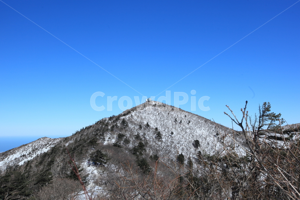 겨울산,설악산,등산,하얀눈,파란하늘,대청봉,중청대피소,겨울,계절,winter,season,자연,풍경,nature,landscape,outdoors,옥외