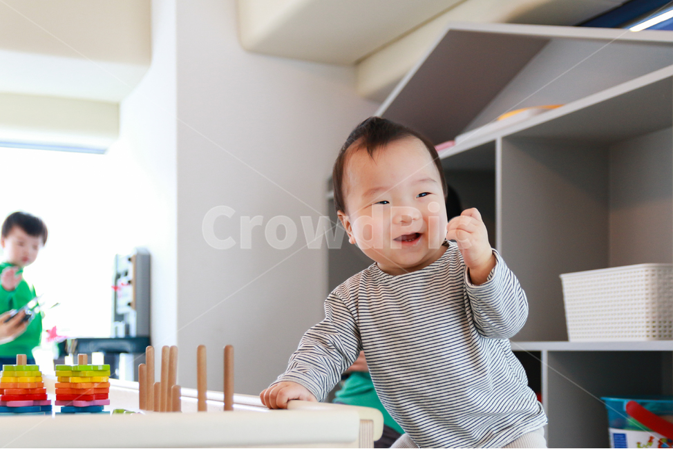 아기,육아,도형놀이,도형,장난감,완구,성장,두뇌발달,발달,아이,어린이,유아,인지,인지놀이,원목,막대,세모,네모,동그라미,블럭,나무블럭,작은,손,고사리손,신체,재미,퍼즐,베이비카페,돌아기,유아용품,원목교구,색상,컬러,창의력,교육,남자아이,남자아기,귀여운,사랑스런,장난꾸러기,개구장이,가족,인물,모델,얼굴,표정,호기심,게임,놀이,도형블럭,사람,인물,인간,human,person,영유아,아기,애기,아이,infants,baby