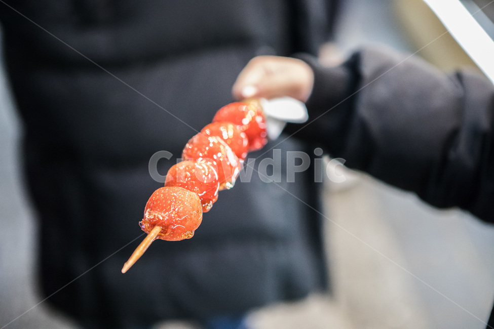 탕후루,과일꼬차사탕,딸기,길거리간식,디저트,중국전통간식,과일사탕,중국간식,달콤한,사탕,빨강,간식,군것질,food,음식,먹거리,음식,식재료,요리,food,cook,meal,dishes,food reserves,디저트,간식,후식,dessert,snack