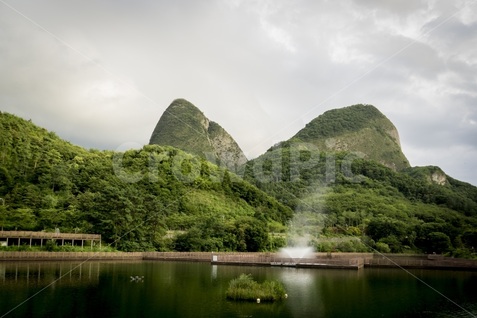 마이산,사양제,여름,여행,연못,전북,진안,풍경,한국,mountain,관광,자연,랜드마크,landmark,travel,자연,풍경,nature,landscape,여름,계절,summer,season,outdoors,옥외,water,물,hill,언덕