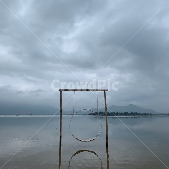 바다,풍경,조형물,나무,하늘,먹구름