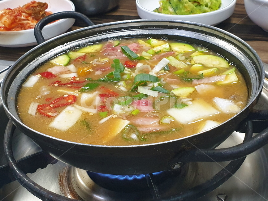 차돌된장찌개,된장찌개,요리,한식,한국요리,레시피,점심,점심식사,점심메뉴,메뉴,맛집,식당,recipe,food,음식,dish,meal,bowl,사발,stew,스튜,식사,반찬,cook,조리,냄비,가스렌지,음식,식재료,요리,food,cook,meal,dishes,food reserves,한식,한국음식,한국요리,korean food,korean dishes,korean meal,korean cook