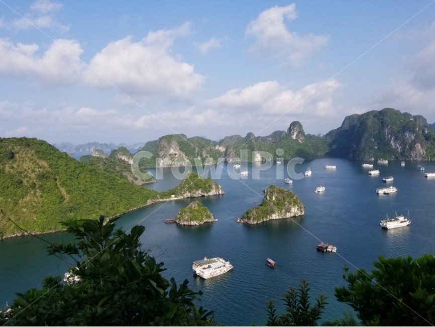 하롱베이,배,강,풍경,아름다움,자연,풍경,nature,landscape,해외,외국,세계,foreign,oversea,world,세계자연풍경,해외자연풍경,외국자연풍경,world nature landscape,outdoors,옥외,land,땅,water,물,sea,바다,ocean,대양,shoreline,해안선,vehicle,차량,transportation,교통,boat,보트,coast,연안